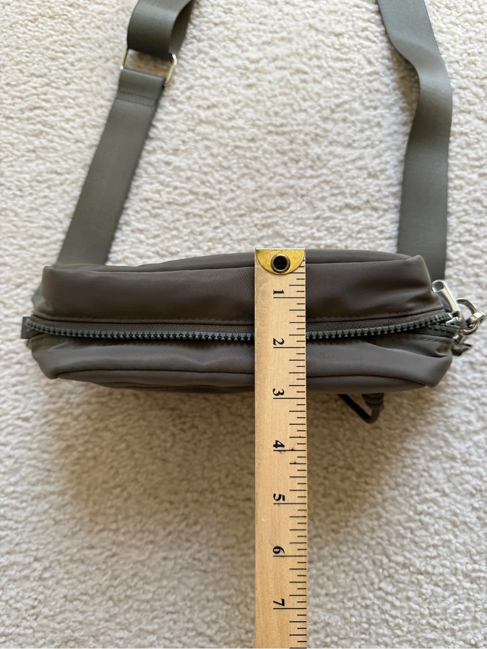 Women’s Crossbody Sling Bag in olive green - Minimal Everyday Carry